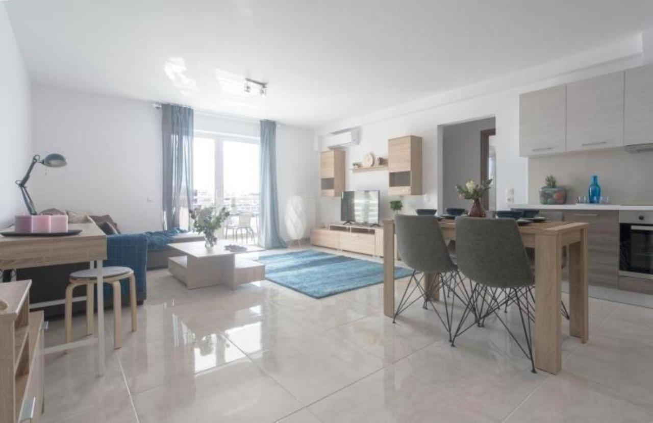 New Spacious Apartment Located In Pireus Eksteriør bilde