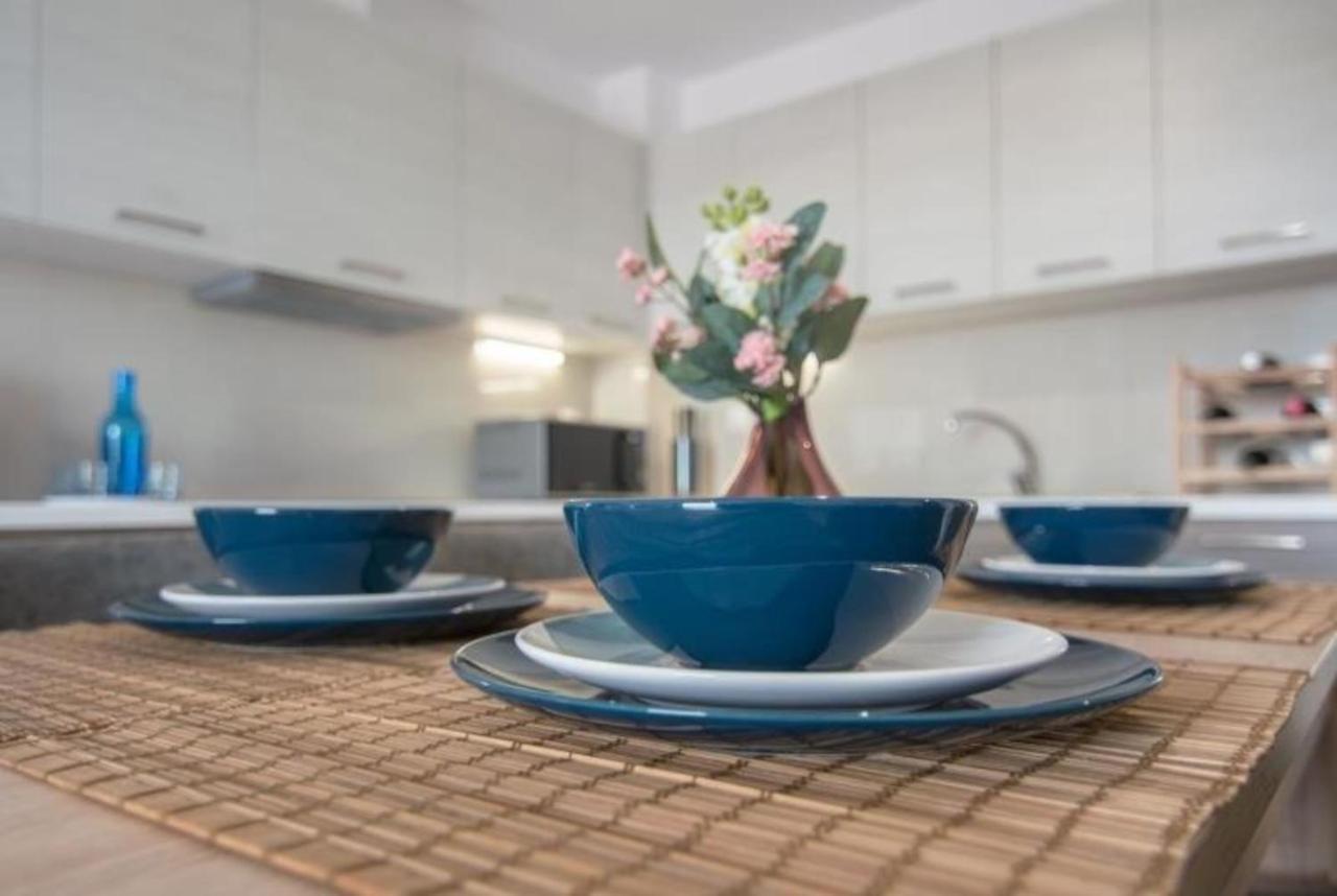 New Spacious Apartment Located In Pireus Eksteriør bilde