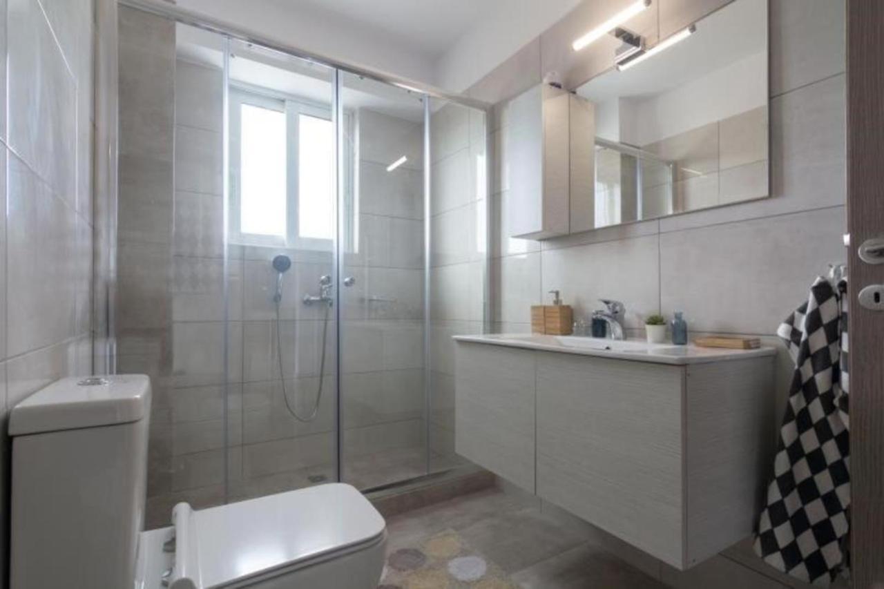 New Spacious Apartment Located In Pireus Eksteriør bilde